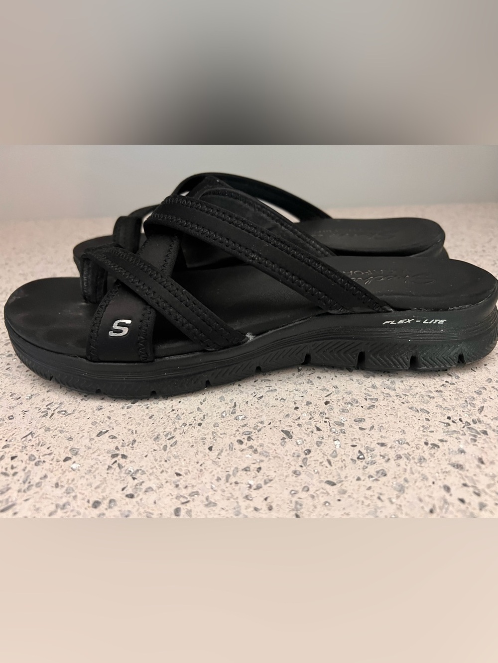 EUC Women’s  Skechers Black Crisscross Slide Sandals Size 10